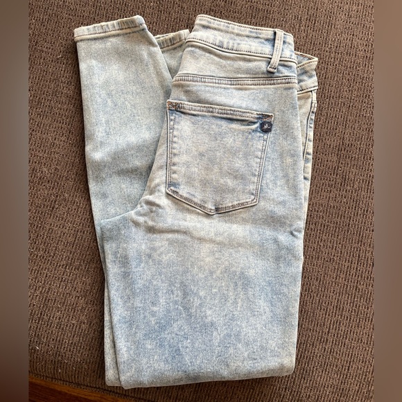 High rise, light wash jeggings - Picture 2 of 7